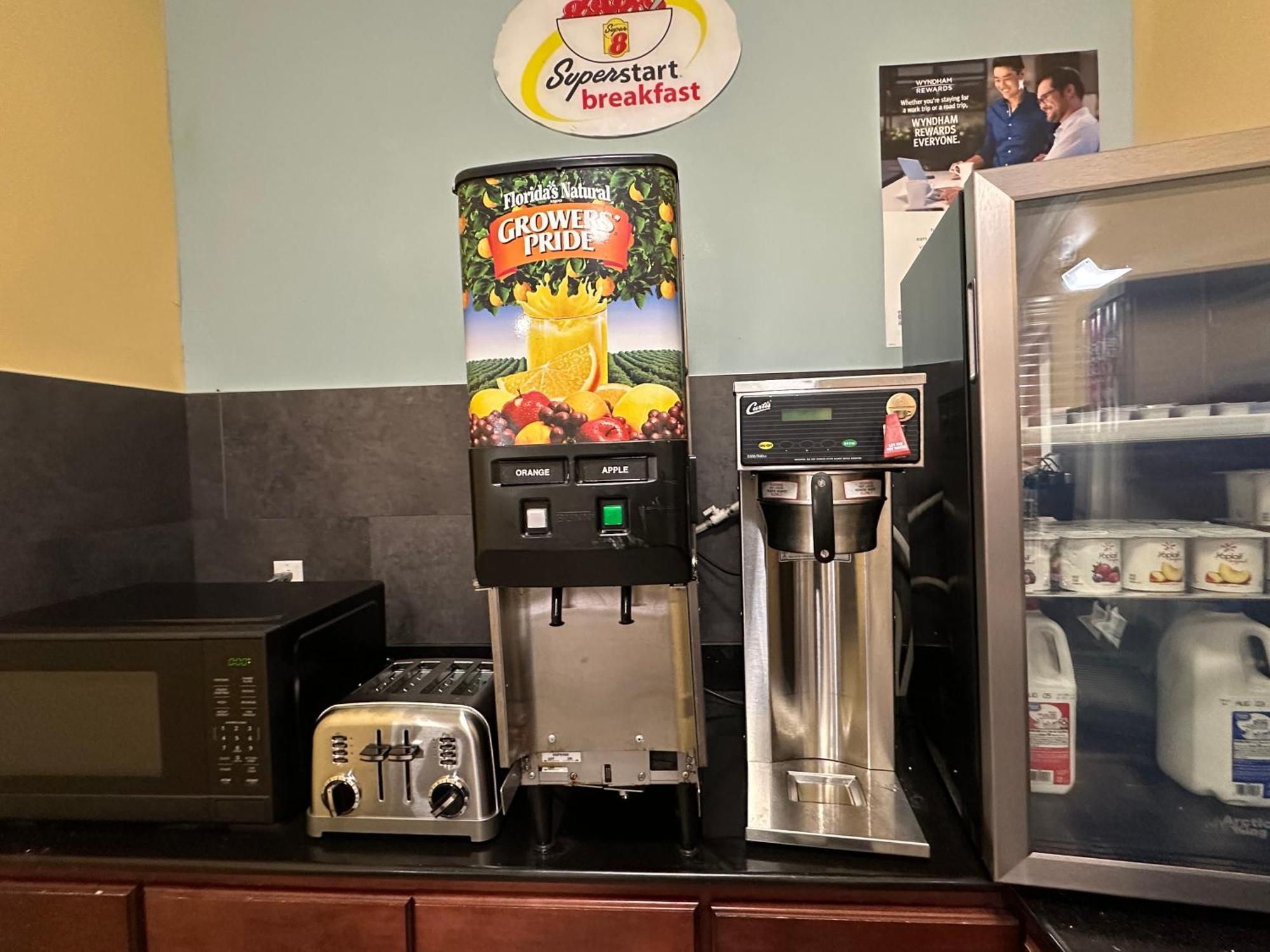 Super 8 By Wyndham Cleveland Hotel